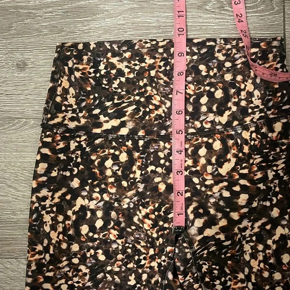 Lululemon invigorate tight leggings size 6 - Picture 8 of 9